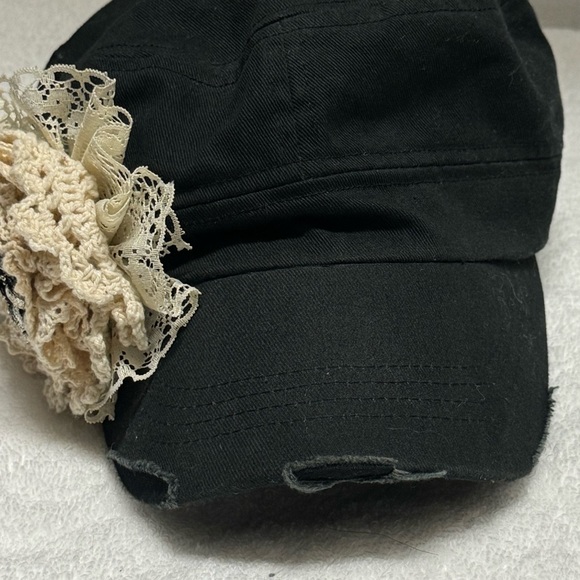 EUC Women’s Black cap with decoration - Picture 3 of 6